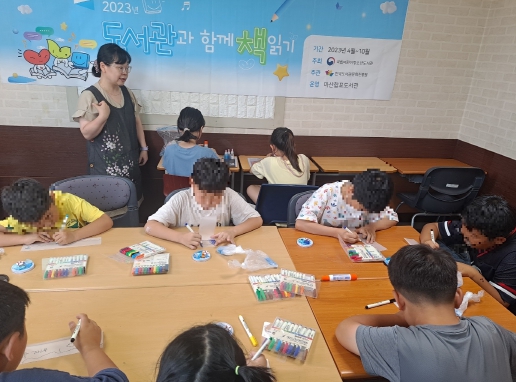 담장너머 이미지