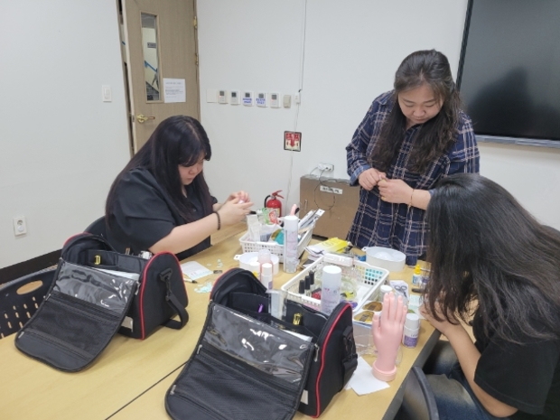 내일네일 이미지
